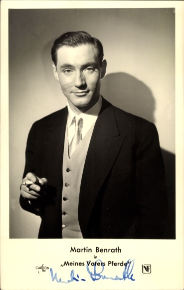 Postcard actor Martin Benrath, portrait with cigarette, my father&#39;s horses