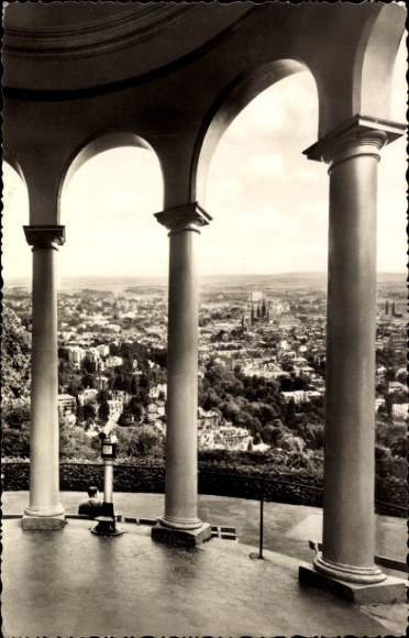 Ak Wiesbaden in Hessen, Blick auf  Säulen, Stadtansicht, 