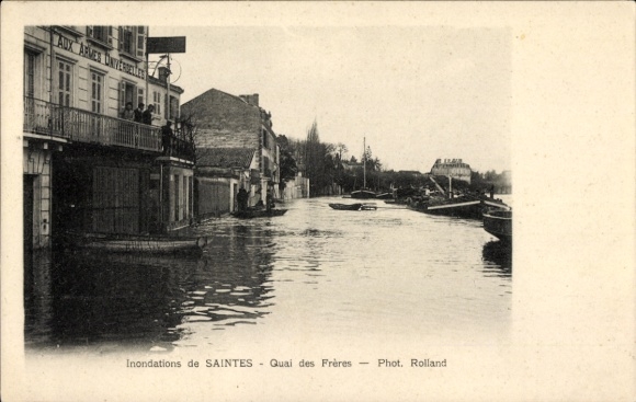 Postcard Saintes Charente-Maritime, Quai des Freres, flood