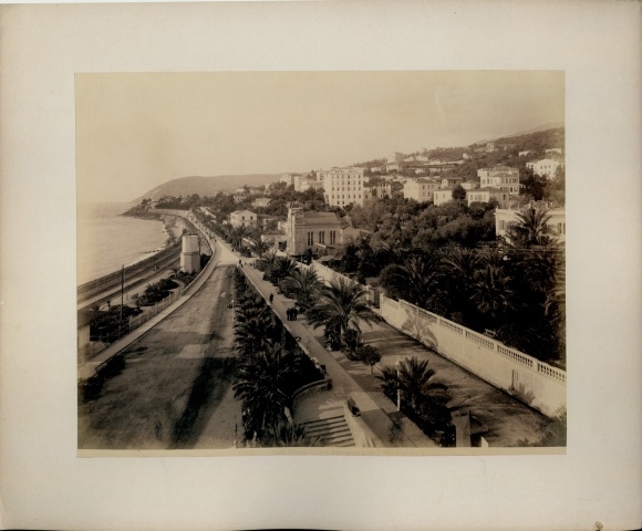 foto rond 1880, San Remo Ligurië, promenade, spoorlijn, Hotel Restaurant Royal