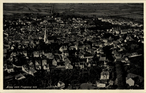 Postcard Alzey in Rheinhessen, aerial view of houses, church, nature