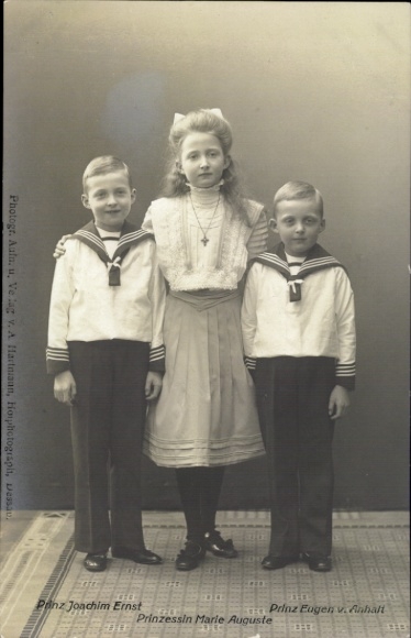 Postcard Prince Joachim Ernst of Anhalt, Prince Eugene, Princess Marie Auguste, child portrait