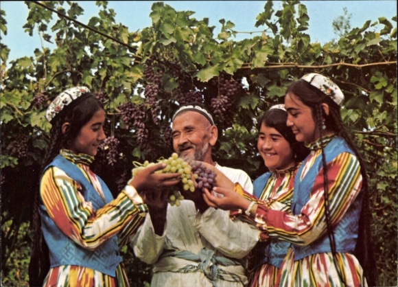 Postcard Ferganatal Uzbekistan, Fergan grapes, girl in national costume, winemaker