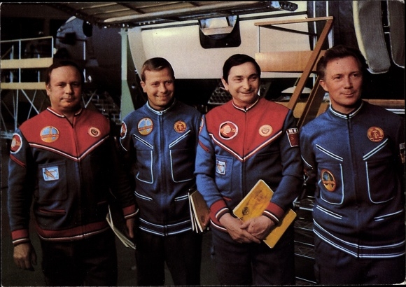 Postcard joint cosmos flight USSR/GDR, Sigmund Jähn, Valeri Bykowski, Eberhard Köllner, Viktor Gorbatko