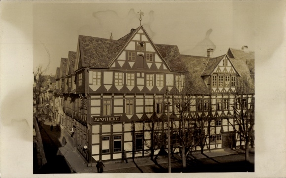 Foto Ak Wolfenbüttel in Niedersachsen, Straßenpartie, Apotheke