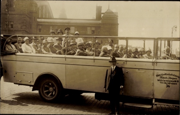 Photo PC Hamburg Hohenfelde, Friedrich Jasper tour bus, Mühlendamm 86-88, passengers, around 1930
