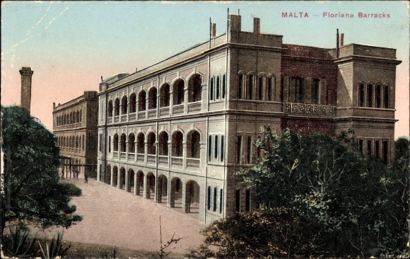 Postcard Malta, Floriana Barracks, barracks, exterior view of the building