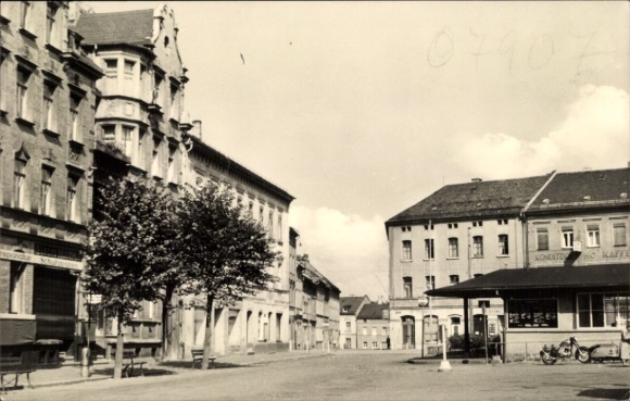 Ak Schleiz Thüringen, Am Neumarkt, met banketbakkerij en schoenen, schoenreparatie