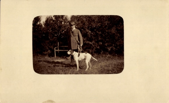 Photo Postcard Hunter with hunting dog, rifle