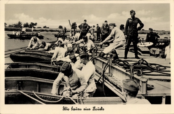 Ak Deutsche Wehrmacht, Soldaten bauen eine Brücke