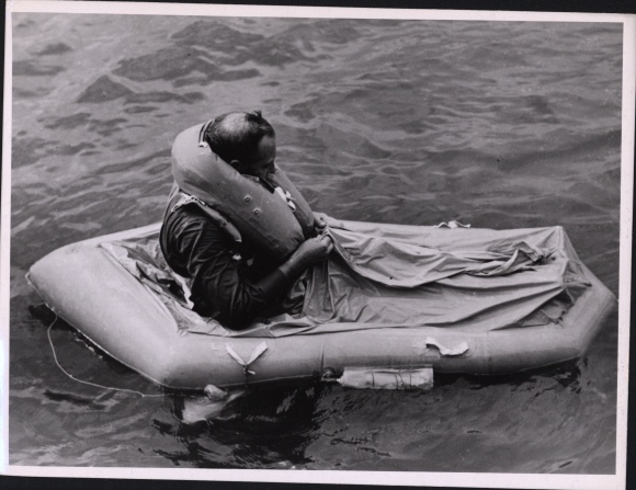 Photo Royal Australian Air Force, sea rescue, man in protective suit