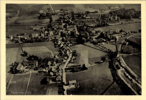 Ak Taufkirchen an der Vils Oberbayern, Luftaufnahme von  ländliche Umgebung, Felder, Häuser