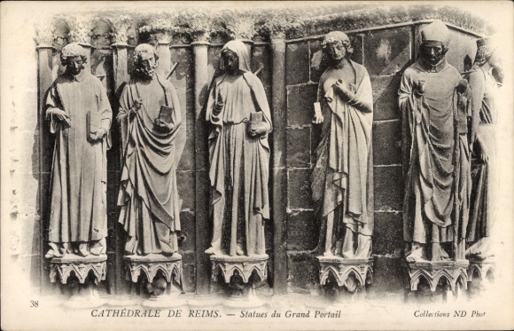 Ak Reims Marne, Statuen der Kathedrale von  fünf Figuren, schwarz-weiß
