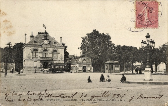CPA Montreuil sous Bois Seine Saint Denis, Place de la Hôtel de Ville
