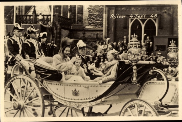 Ak Juliana der Niederlande, Prinz Bernhard, Prinzessinnen Beatrix, Irene, Margriet, Kutsche, 1948