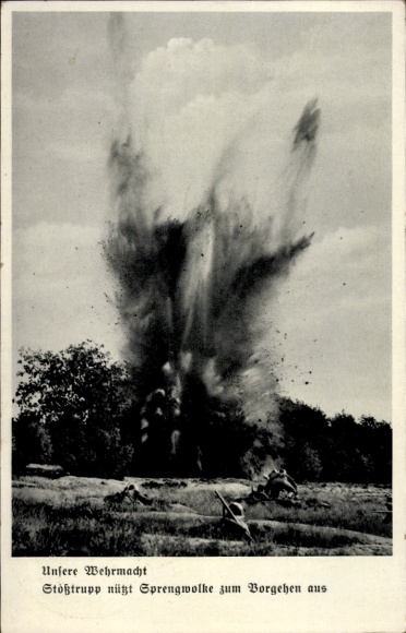 Ak Deutsche Wehrmacht, Stoßtrupp nützt Sprengwolke zum Vorgehen aus