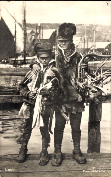 Postcard Lappland, man and boy in a harbor, reindeer antlers