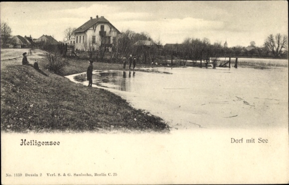 Postcard Berlin Reinickendorf Heiligensee, village with lake, people at the water, landscape