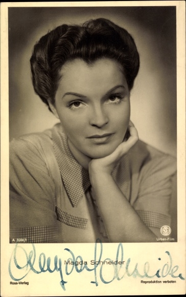 Postcard actress Magda Schneider, portrait, Ross Verlag A 3088/1, autograph