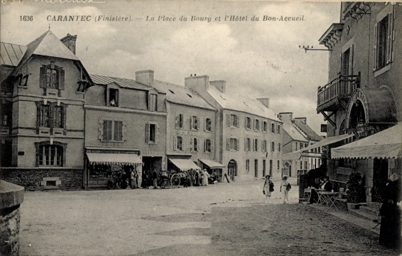 KP Carantec Finistère, Place du Bourg i hotel