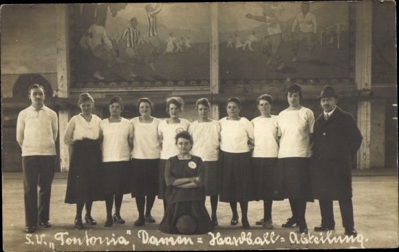 Photo Postcard SV Teutonia, women's handball department, group shot