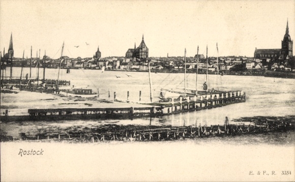 Ak Hansestadt Rostock, Schwarze und weiße Ansicht von  Hafen, Boote, Stadtansicht