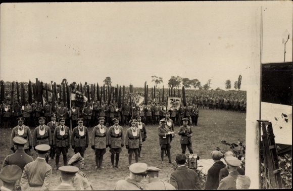 Photo Postcard German soldiers in uniform, parade line-up