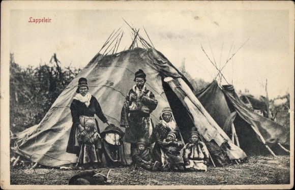 Postcard Norway, Lappeleir, Laplanders in traditional costumes, tent, family