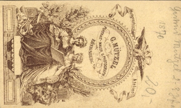 CdV kinderportret Gertrud Mützel, 2-3 jaar oud, 1870, poppenwagen, fotograaf G. Mützel, Königsberg Nm.