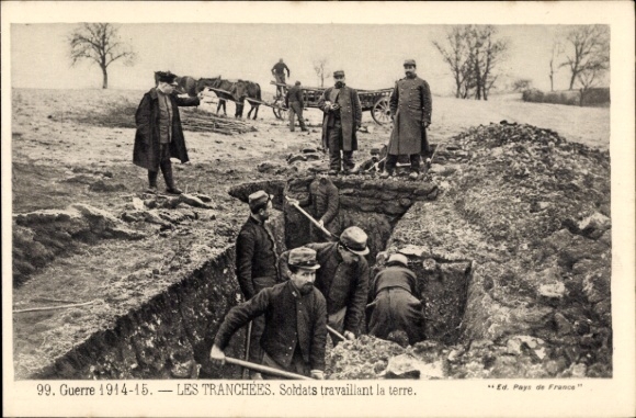 Ak Guerre 1914-15, Les Tranchées, Soldats travaillant la terre, französ. Soldaten, Schützengraben