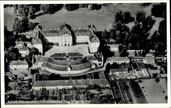 Ak Pommersfelden in Oberfranken, Fliegeraufnahme, Schloss Weissenstein