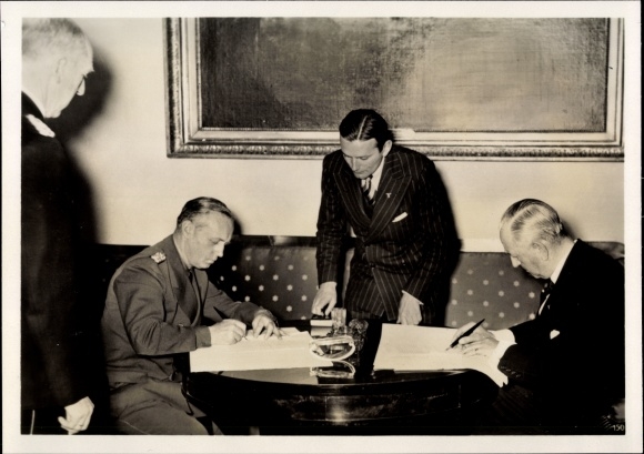 Photo Hoffmann, German Danish Non-Aggression Pact, Berlin, von Ribbentrop, von Zahle, May 1939