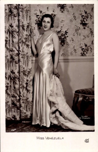 Photo Postcard Miss Vénézuéla, portrait in dress