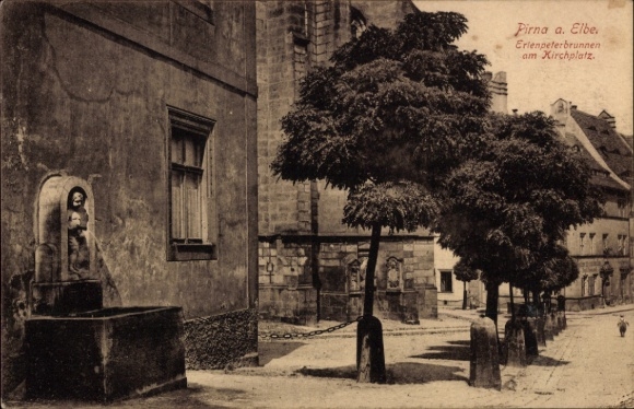 Ak Pirna an der Elbe, Erlenpeterbrunnen, Kirchplatz, Bäume, Straße