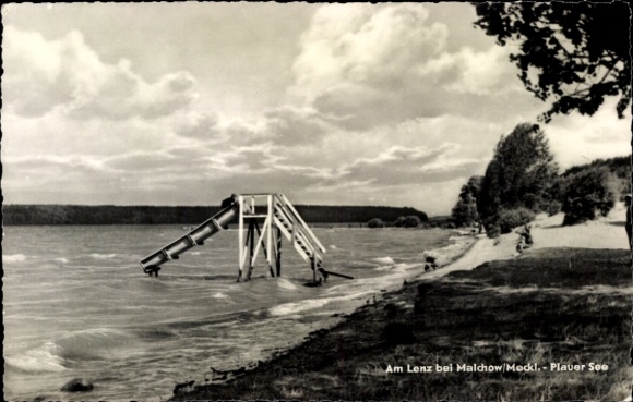 Ak Lenz Malchow in Mecklenburg, Am Lenz, Seeufer, Badestrand, Rutsche