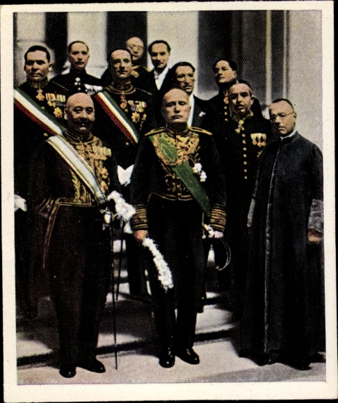Collecting picture post-war No. 184 Febr. 1932 Mussolini after reception by the Pope, Vatican