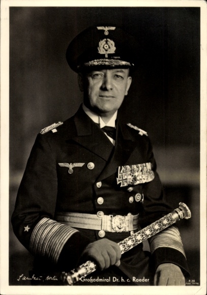Ak Großadmiral Erich Raeder, Portrait in Uniform, Marschallstab, Ordenspange, Ross Verlag R 20