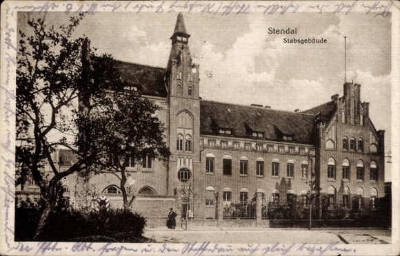 Ak Stendal in der Altmark, Staatsgebäude, s Gebäude, Bäume, Straßenansicht