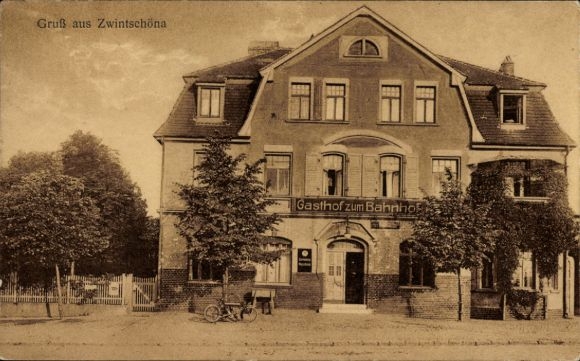 Postcard Zwintschöna Dieskau in Saalekreis, Historic Inn, Germany, trees in the foreground,