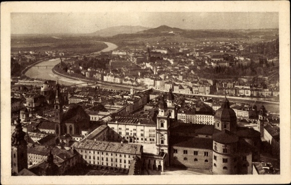 Ak Salzburg in Österreich, Luftaufnahme von  Festung, Fluss, Berge