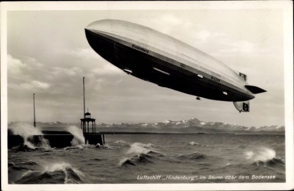 Ak Luftschiff Hindenburg im Sturm, Bodensee, Wehrmacht