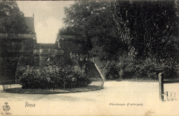 Ak Riesa an der Elbe Sachsen, Alte Treppe, Gartenanlage, Grünflächen, Treppenhaus