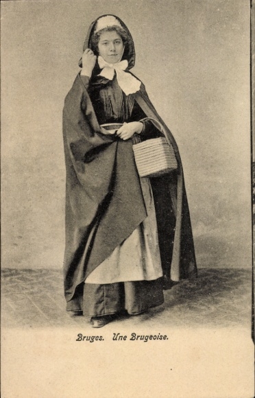 Ak Brügge Westflandern, Frau in Tracht, Portrait, Korb, Mantel