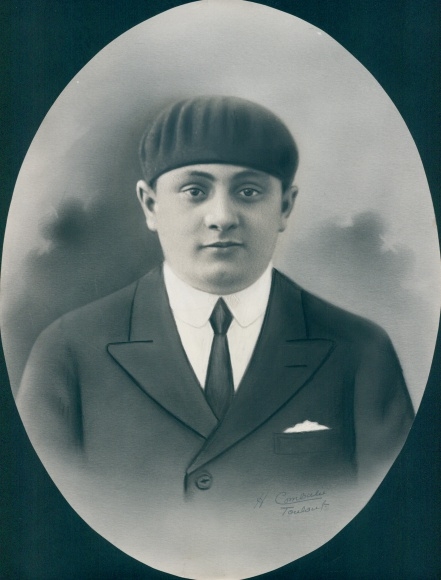 Photo Combalie, Henri, Toulouse, portrait photography, young man, suit, tie, beret