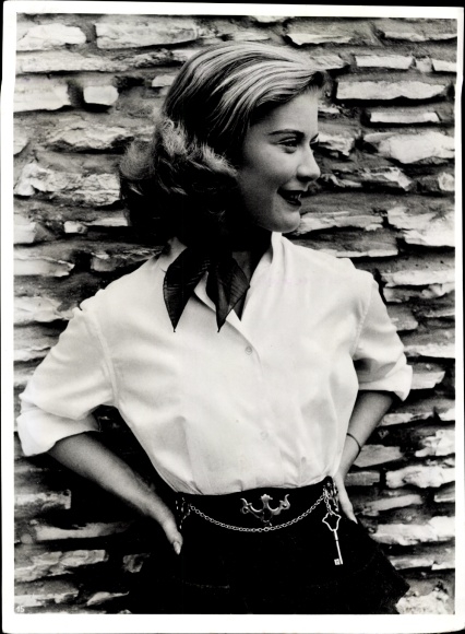 Postcard actress Susan Shentall, portrait