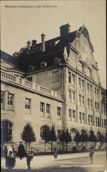 Postcard Ludwigsvorstadt Isarvorstadt Munich, school building, Stielerstrasse, Arch. Prof. Hocheder