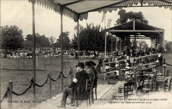 CPA Bayeux Calvados, Fetes de Gymnastique, 4 Juillet 1909, Pendant les Opérations du Jury