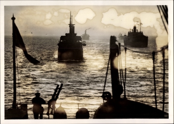 Photo Heinrich Hoffmann, Sea battle seen from a German warship, November 1939