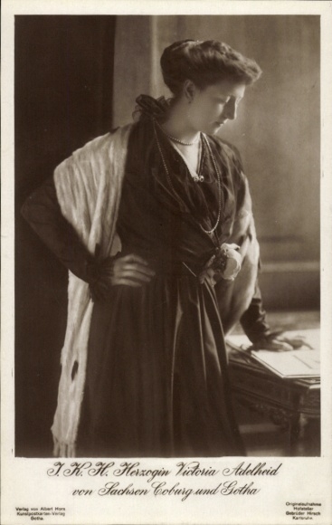 Postcard Duchess Victoria Adelheid of Saxe Coburg and Gotha, portrait