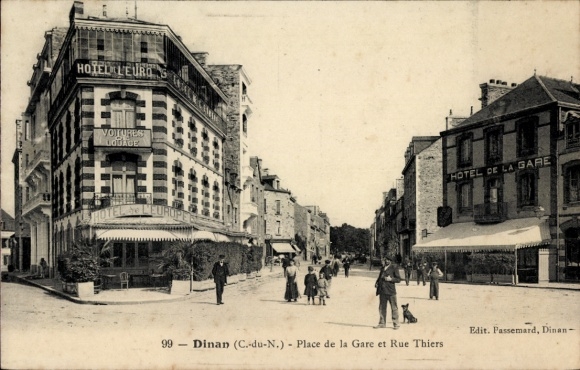 CPA Dinan Côtes-d'Armor, Place de la Gare i Rue Thiers, Hotel de la Gare
